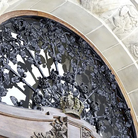 The Red - Living By The Rhine 5*