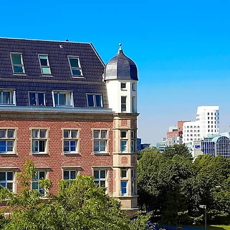 The Red - Living By The Rhine Apart-hotel