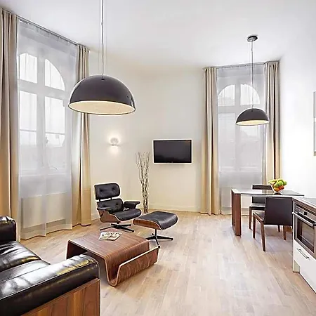 The Red - Living By The Rhine Düsseldorf