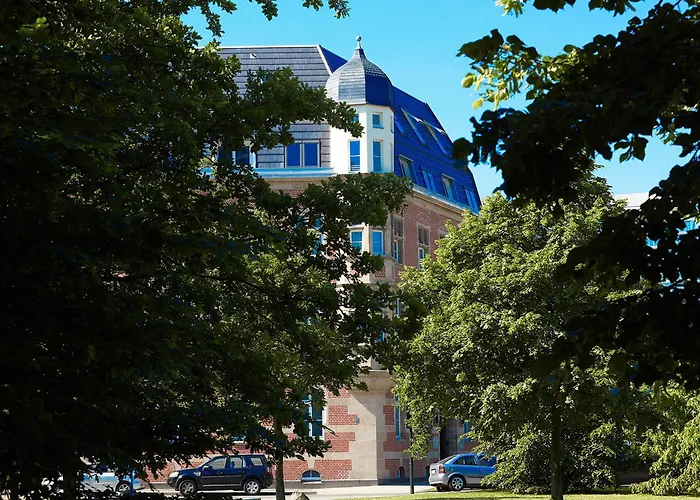 The Red - Living By The Rhine 公寓式酒店