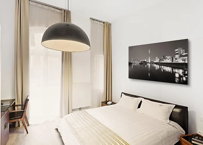 The Red - Living Suites By The Rhine