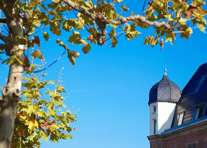 The Red - Living By The Rhine Apartahotel